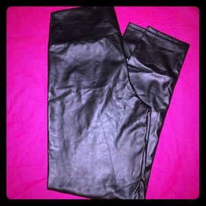Bre Black Faux leather leggings. XXL